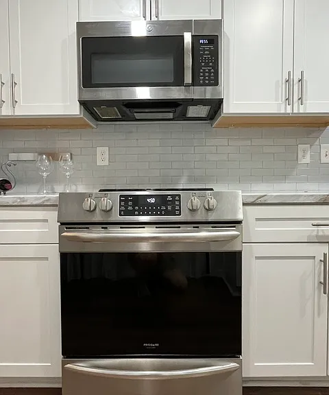 207 Hillsboro Pl #207 — Photo 2