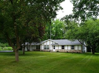 1672 Sherwood Dr, Cedarburg, WI 53012