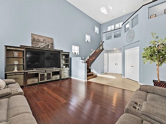 4th image of 9225 Evergreen Canyon Dr