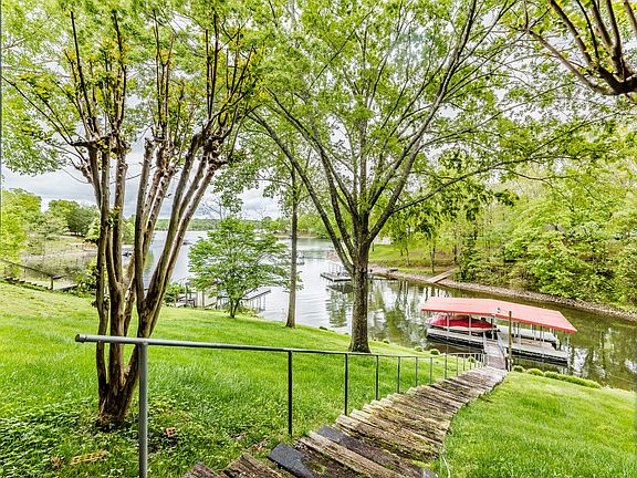 4th image of 102 Pleasant Dr