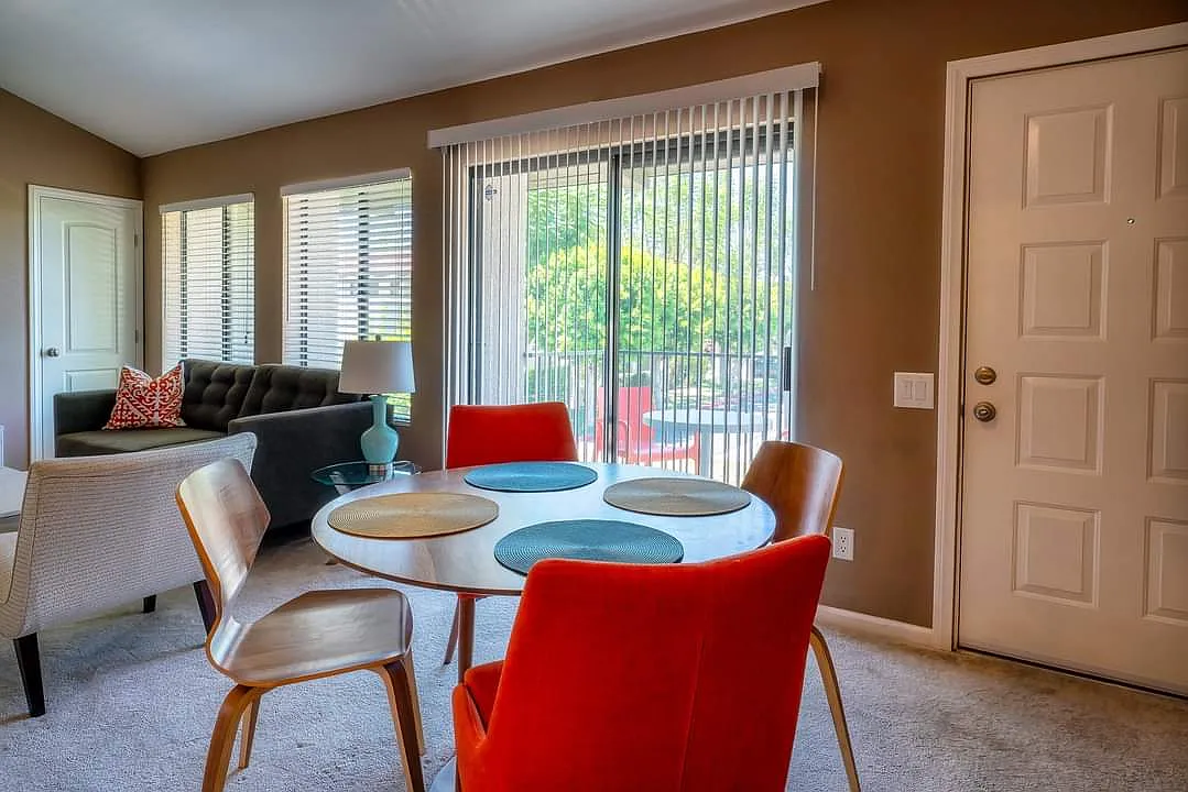2 bed, 849 sqft, $2,200 — Photo 2