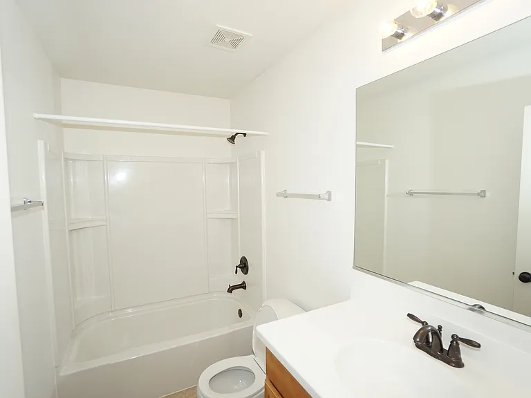 210 Portage Ln #D — Photo 18