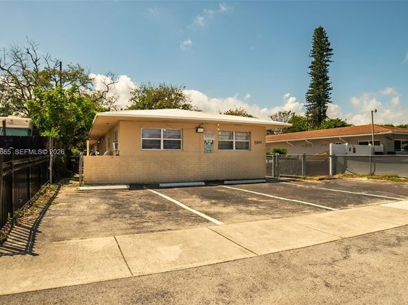 15940 NE 19th Ct APT 3