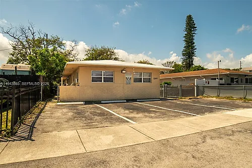 15940 NE 19th Ct #3 Photo 1