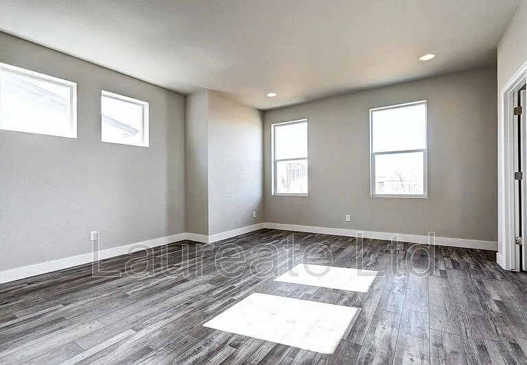 1433 S Kenton St — Photo 18