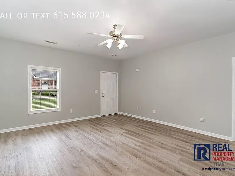 1004 Briggs Ln — Photo 8
