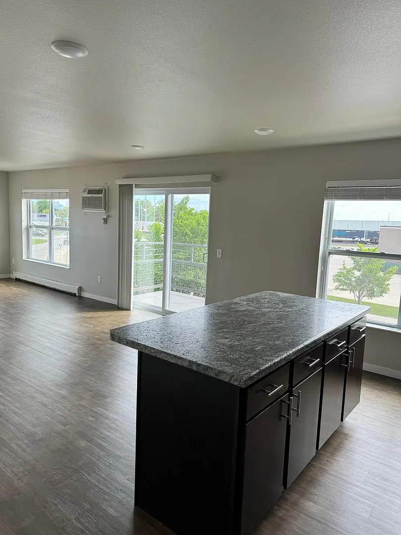 2 bedroom 2 bathroom in Detroit Lakes, MN — Photo 1