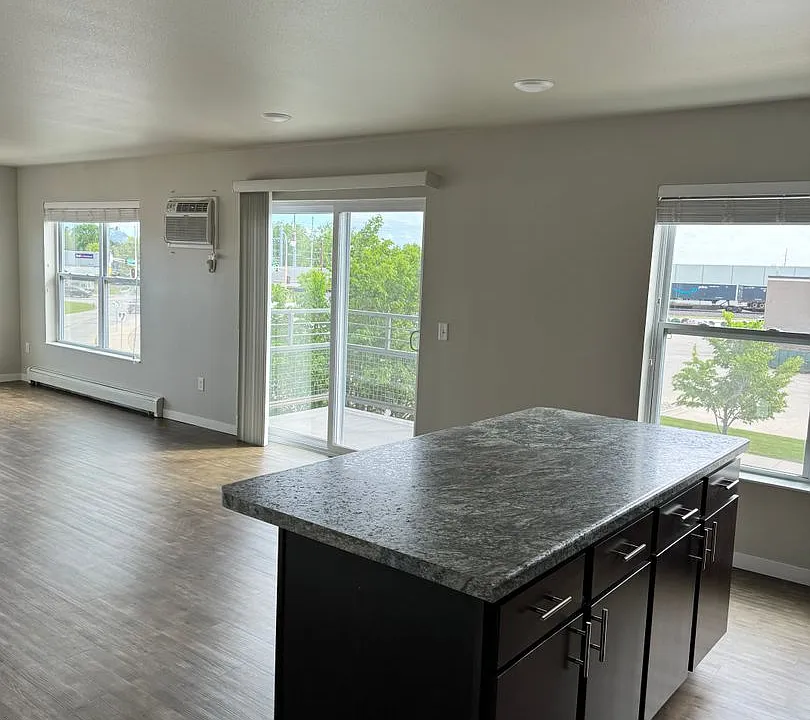 201 E Holmes St #201