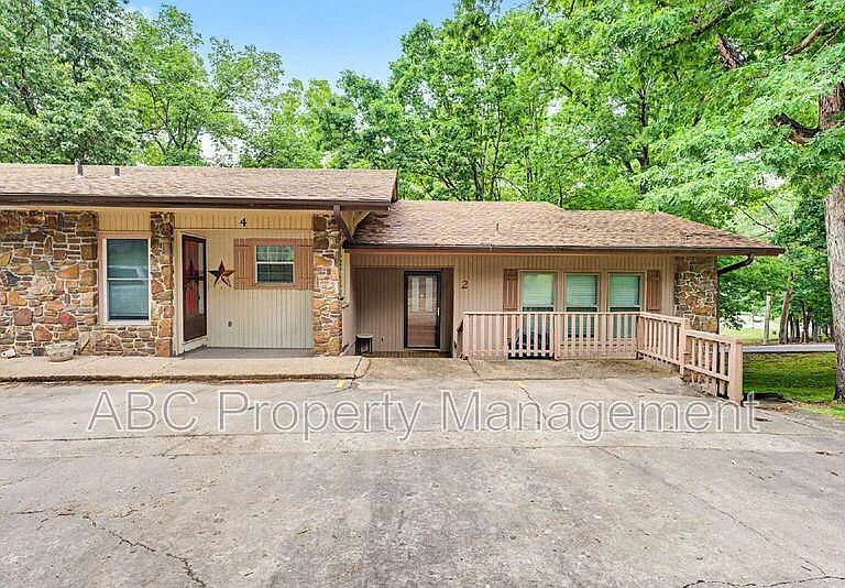 2 William Ln — Photo 1