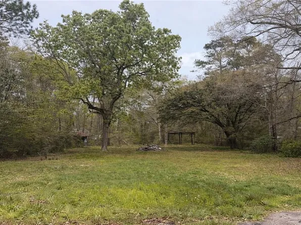 14 Hester St, Madisonville, LA 70447