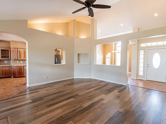 4th image of 1011 W El Capitan Dr