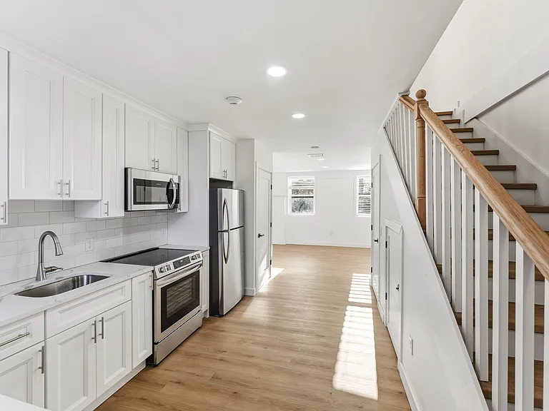 210 Weeden St #9 — Photo 2