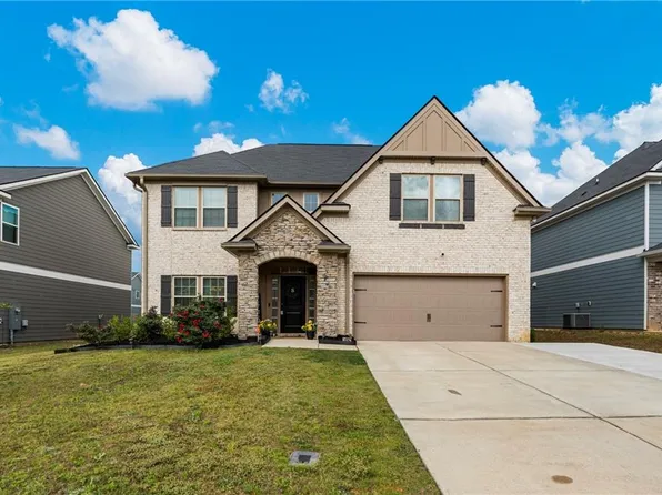 175 Red Oak Pl, Smiths Station, AL 36877