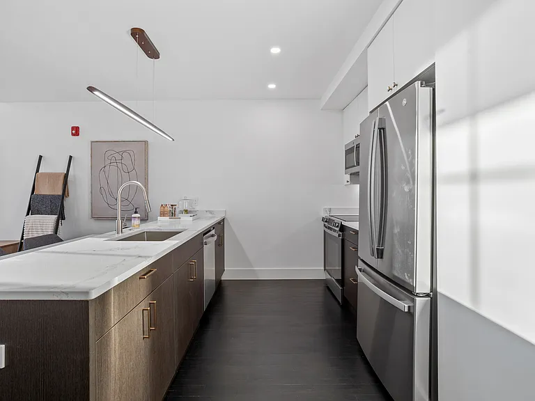 The Roe at Manayunk Apartments and Townhomes — Photo 111