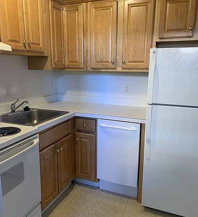 2nd image of 129 Pleasant St #7
