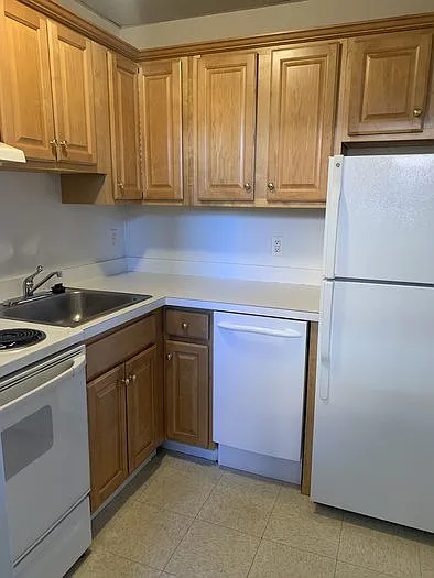 129 Pleasant St #7 — Photo 2