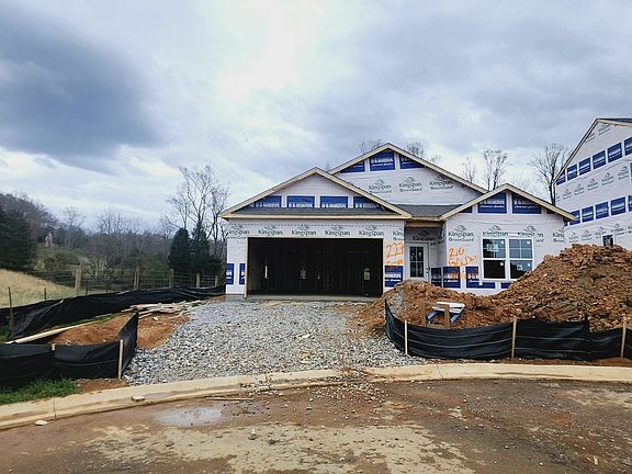 2nd image of 210 Golden Rod Dr