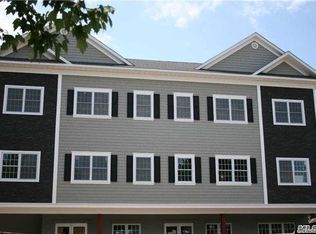 41 Green St #2C, Huntington, NY 11743