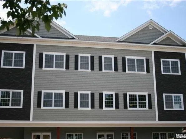 41 Green St #2C, Huntington, NY 11743