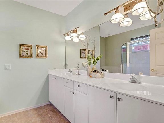3rd image of 8125 Celeste Dr #1