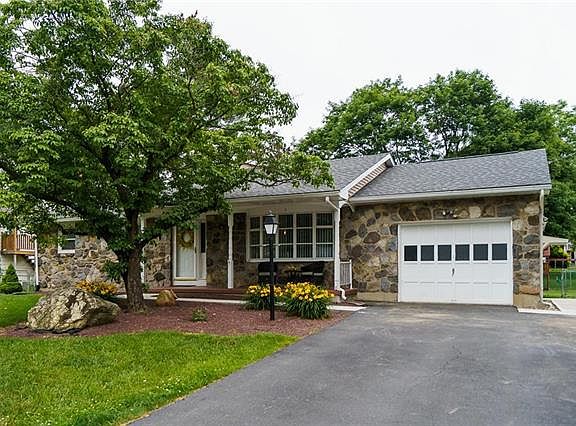 2nd image of 2636 Clover Dr