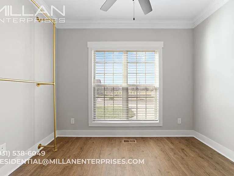 1065 Veridian Dr — Photo 5