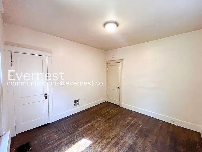 2022 McLaran Ave — Photo 11