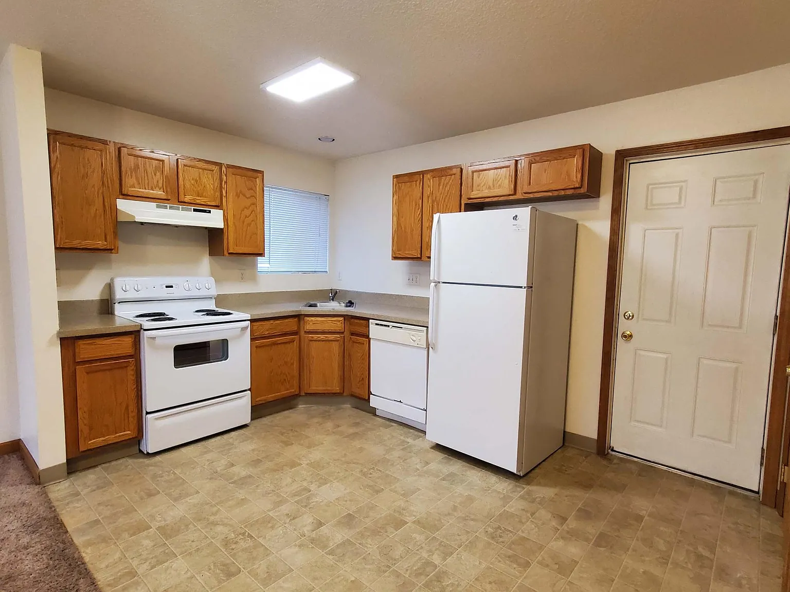 2 bed, 785 sqft, $1,475 — Photo 4