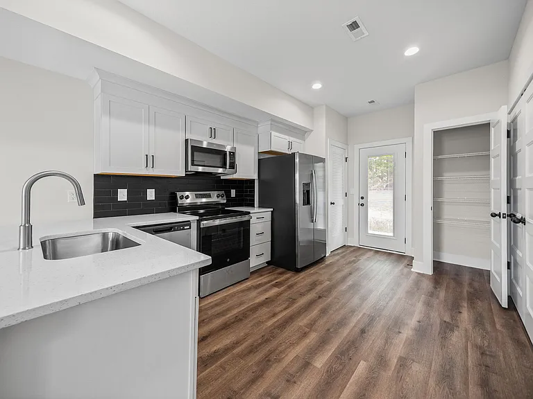 1035 Sinclair Dr #3B — Photo 11
