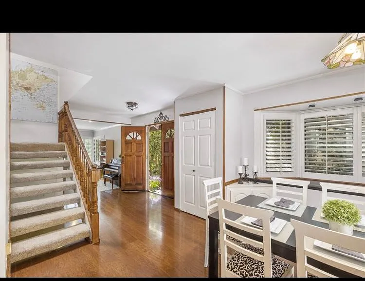 10894 Charing Cross Rd — Photo 3