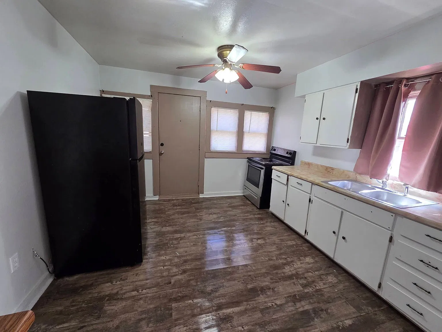 2 bed, 800 sqft, $950 — Photo 1