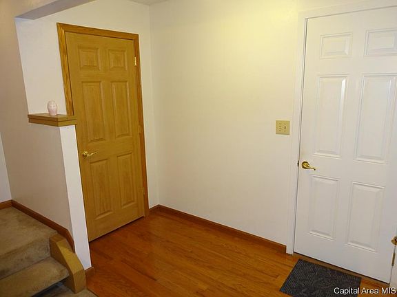 3rd image of 7 Juniper Ln