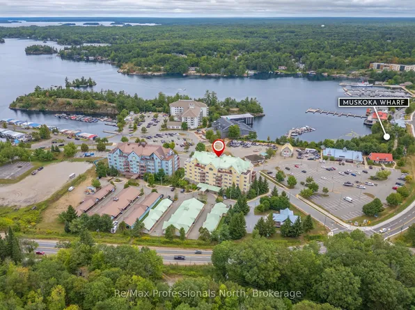 110 Steamship Bay Rd #207, Gravenhurst, ON P1P 1Z9