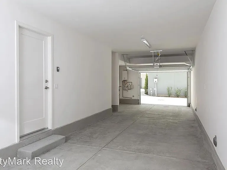 2059 5th Ave — Photo 13