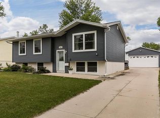4625 Sugar Pine Dr NE, Cedar Rapids, IA 52402