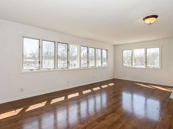 2nd image of 130 W Main St