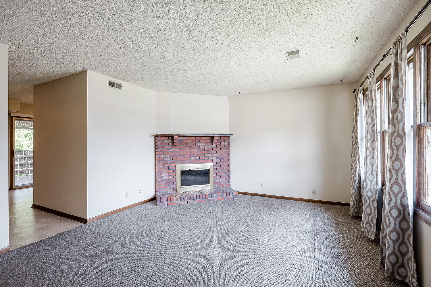 2 bed, 973 sqft, $969 — Photo 2