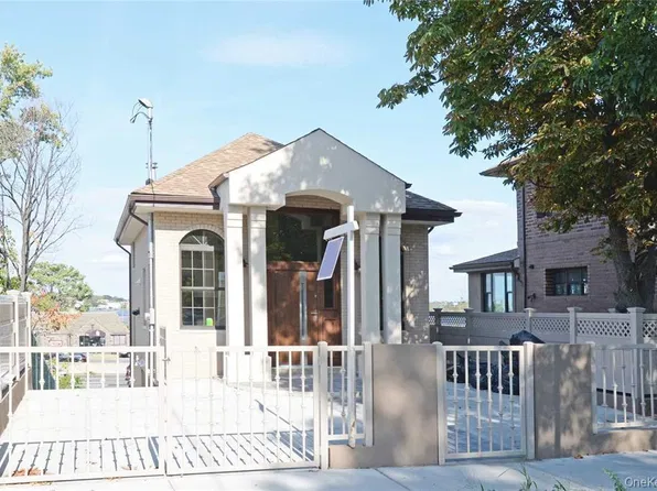 10647 Ditmars Boulevard, East Elmhurst, NY 11369