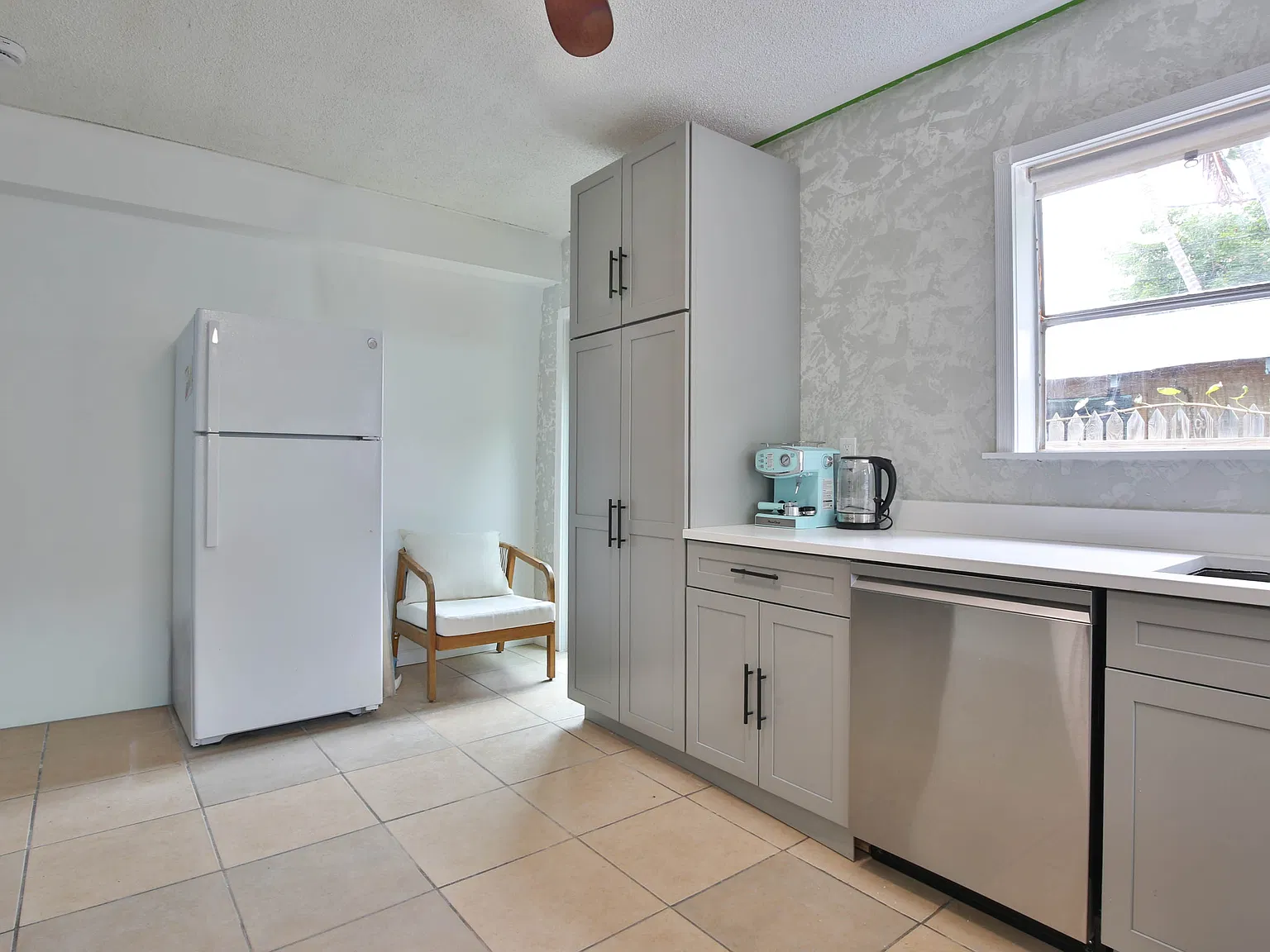 3 bed, 1.5 bath, 1000 sqft, $3,975 — Photo 4