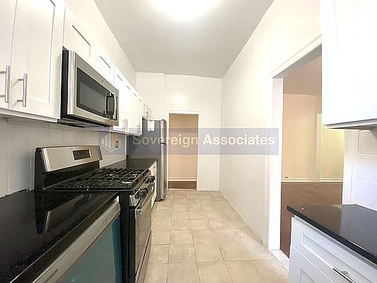 4th image of 300 Fort Washington Ave
