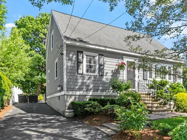2 Pleasant Ave, Chelmsford, MA 01824