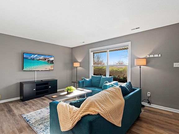 5th image of 2301 Primrose Dr APT 1B