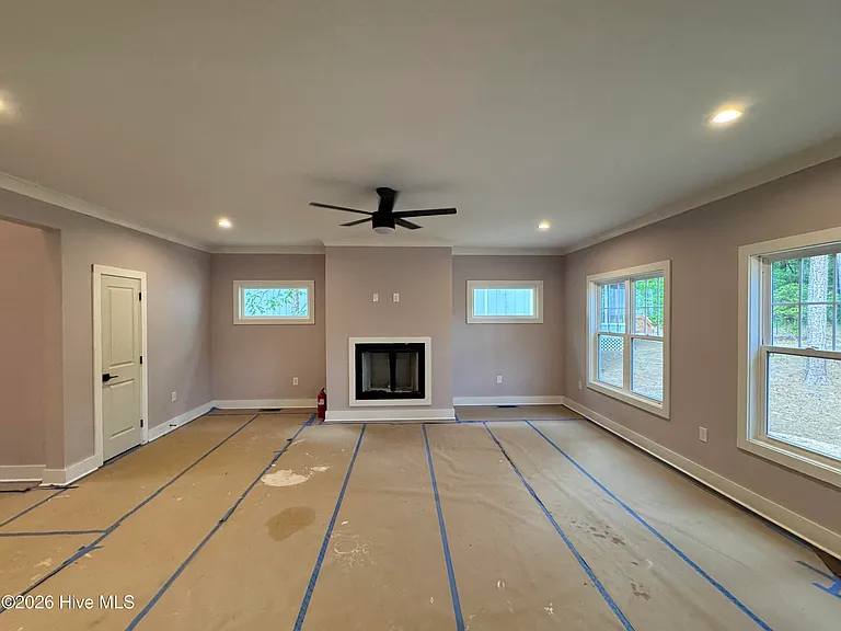 668 Wren Ln — Photo 4