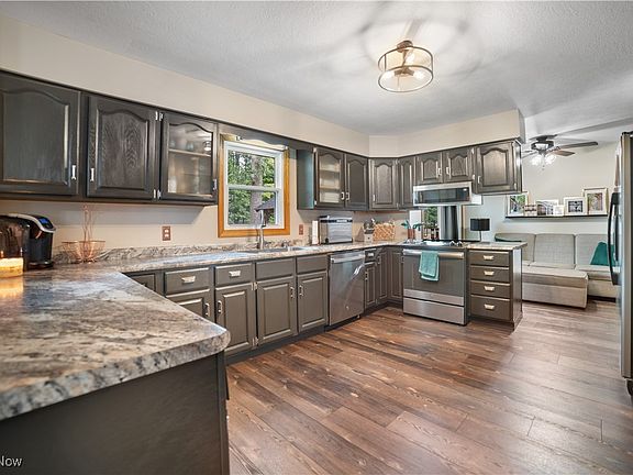 3rd image of 707 Kennedy Dr