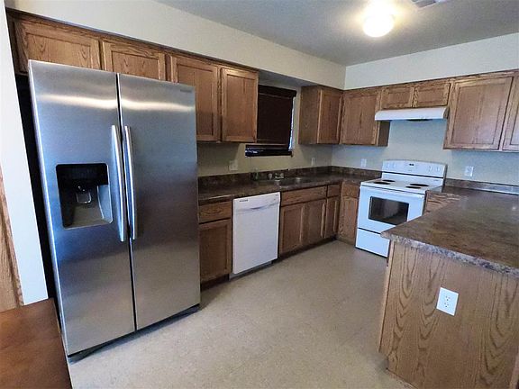 4th image of 671 W Patricia St