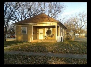 208 Missouri Ave, Ellsworth, KS 67439