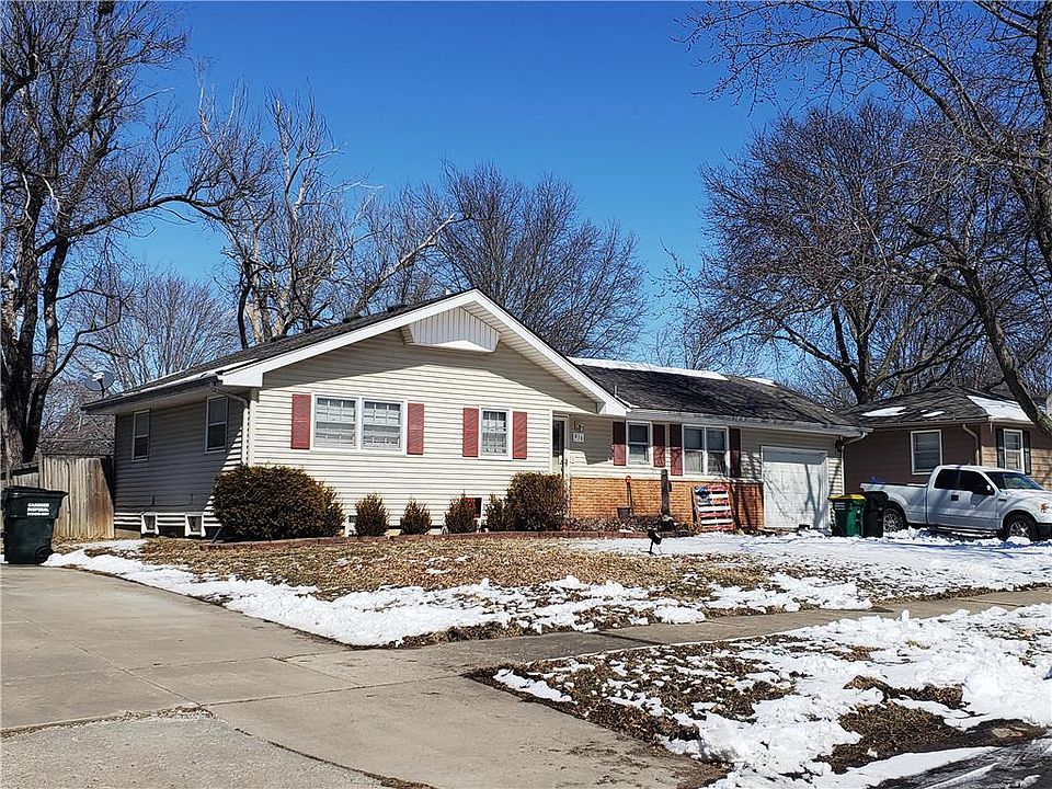 2nd image of 515 Willow Ln