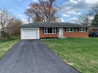 7916 Greenway Dr, Lyndon, KY 40222