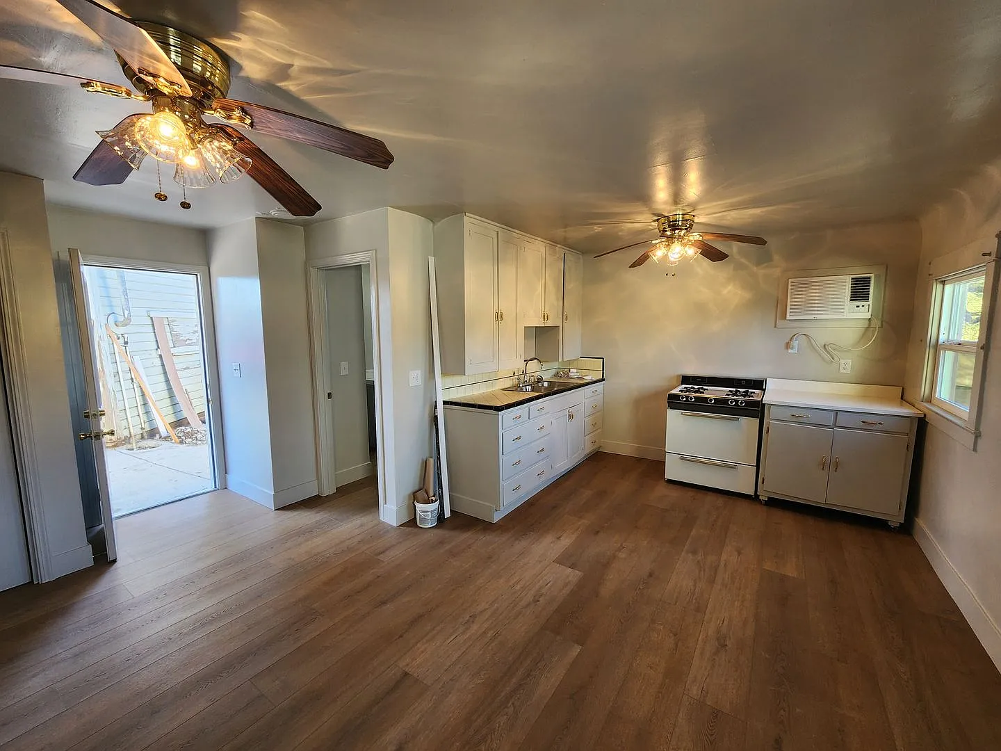 555 Wallis Ave #B photo 1
