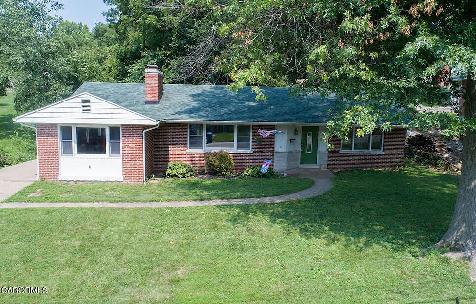1st image of 326 Crest Dr